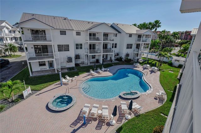 106 YACHT CLUB CIRCLE, North Redington Beach, FL 33708