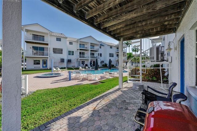 106 YACHT CLUB CIRCLE, North Redington Beach, FL 33708