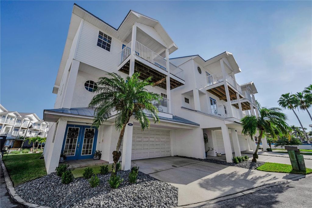 106 YACHT CLUB CIRCLE, North Redington Beach, FL 33708