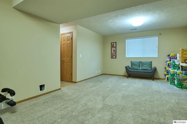 8903 N 76th Street, Omaha, NE 68122