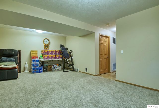 8903 N 76th Street, Omaha, NE 68122