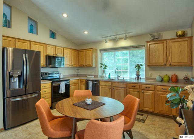 8903 N 76th Street, Omaha, NE 68122