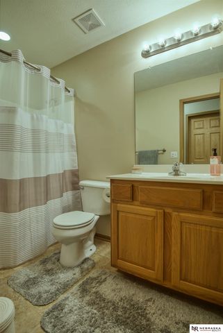 8903 N 76th Street, Omaha, NE 68122