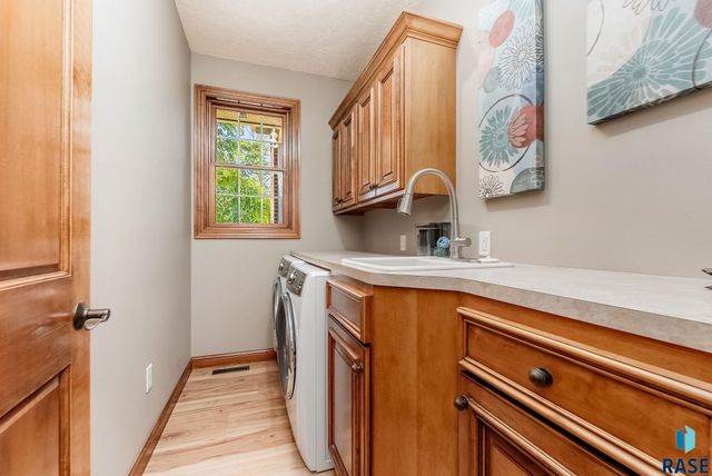 6229 S Tomar Rd, Sioux Falls, SD 57108