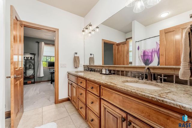 6229 S Tomar Rd, Sioux Falls, SD 57108