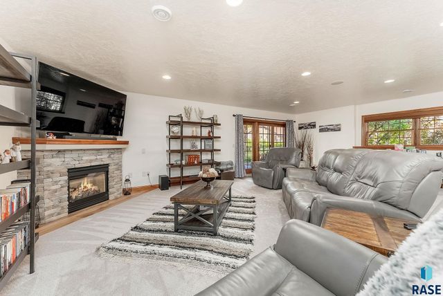 6229 S Tomar Rd, Sioux Falls, SD 57108