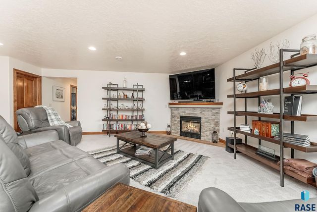 6229 S Tomar Rd, Sioux Falls, SD 57108