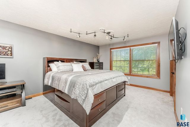 6229 S Tomar Rd, Sioux Falls, SD 57108