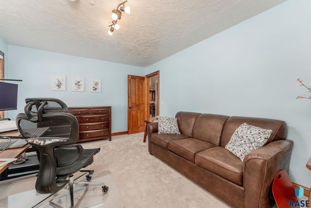 6229 S Tomar Rd, Sioux Falls, SD 57108
