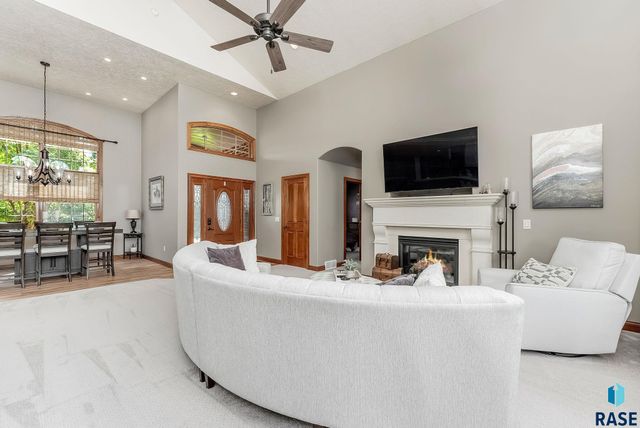 6229 S Tomar Rd, Sioux Falls, SD 57108