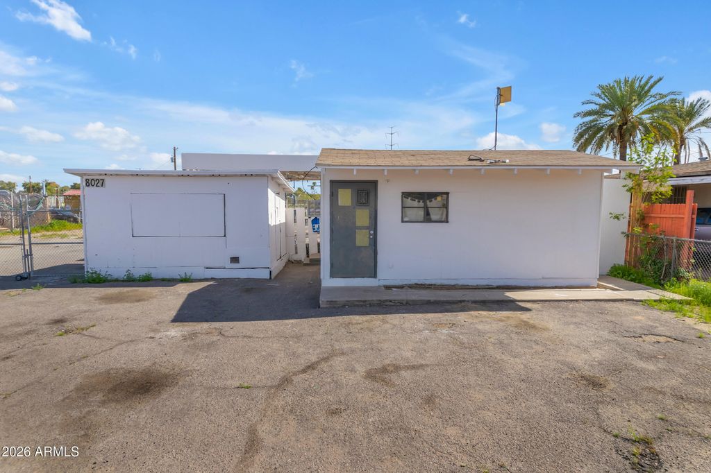 8027 S AVENIDA DEL YAQUI --, Guadalupe, AZ 85283 — exterior