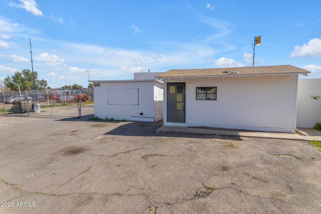 8027 S AVENIDA DEL YAQUI --, Guadalupe, AZ 85283 — photo 2