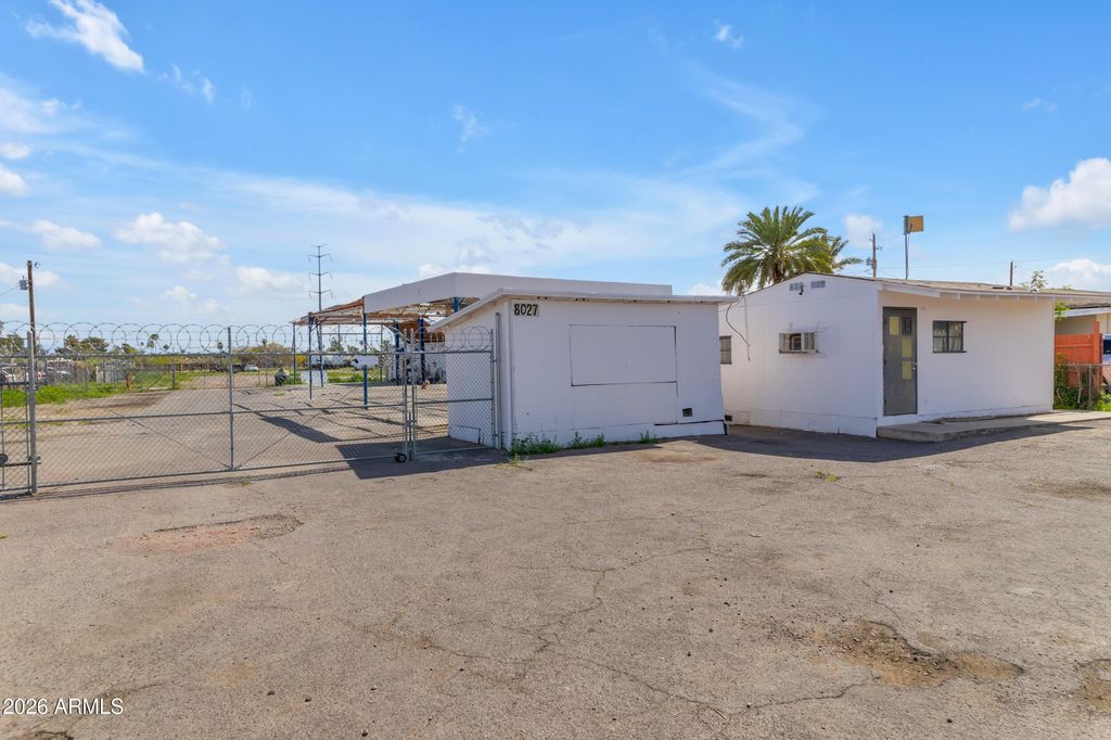 8027 S AVENIDA DEL YAQUI --, Guadalupe, AZ 85283 — photo 3