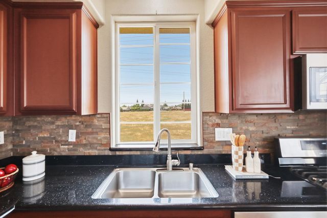 1789 Camino Real Way, Roseville, CA 95747