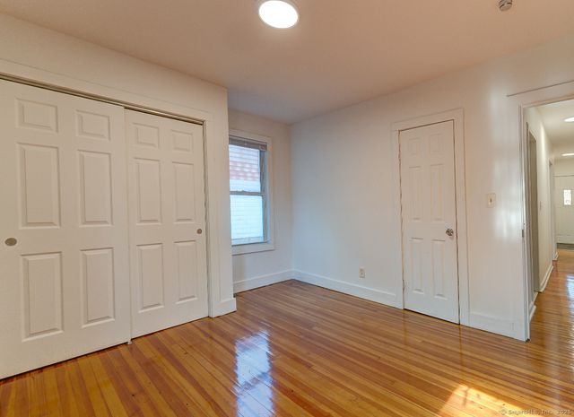 52 Pine Street, Hamden, CT 06514