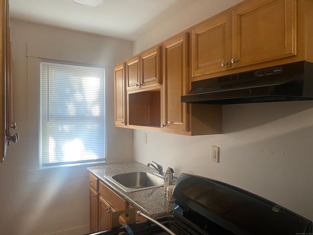 52 Pine Street, Hamden, CT 06514