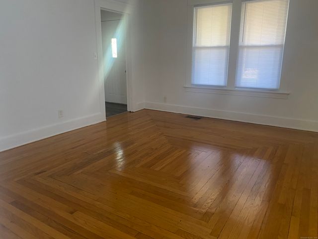 52 Pine Street, Hamden, CT 06514