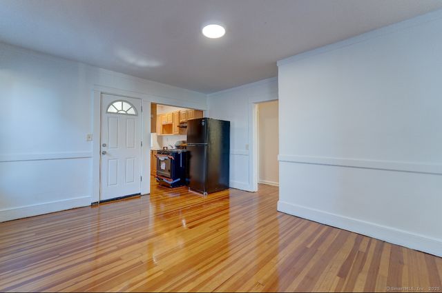 52 Pine Street, Hamden, CT 06514