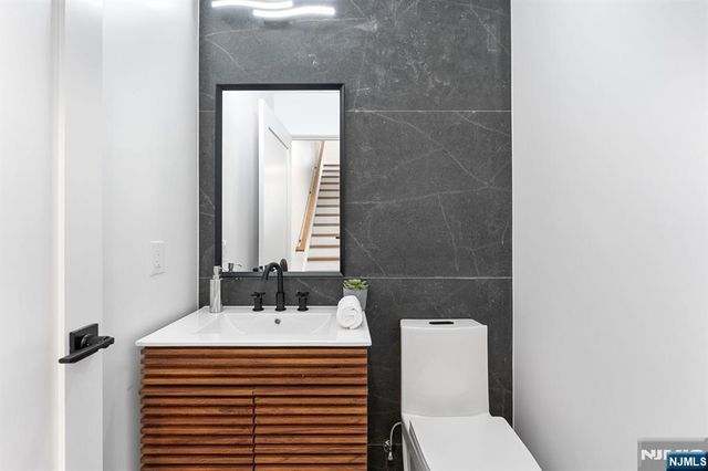 232 Grant Avenue, Cliffside Park, NJ 07010