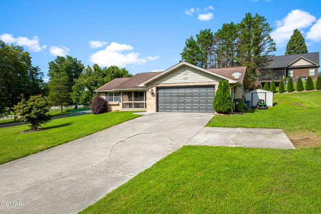 1301 Snappwood Drive, Sevierville, TN 37862