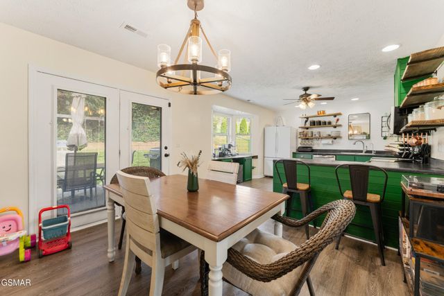 1301 Snappwood Drive, Sevierville, TN 37862