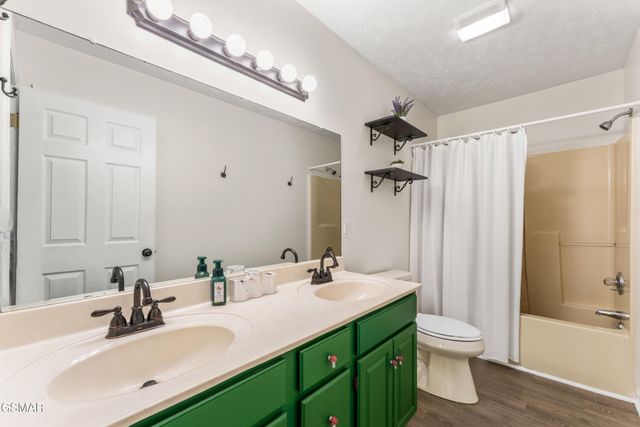 1301 Snappwood Drive, Sevierville, TN 37862