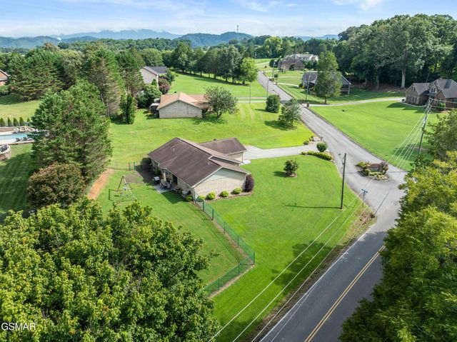 1301 Snappwood Drive, Sevierville, TN 37862