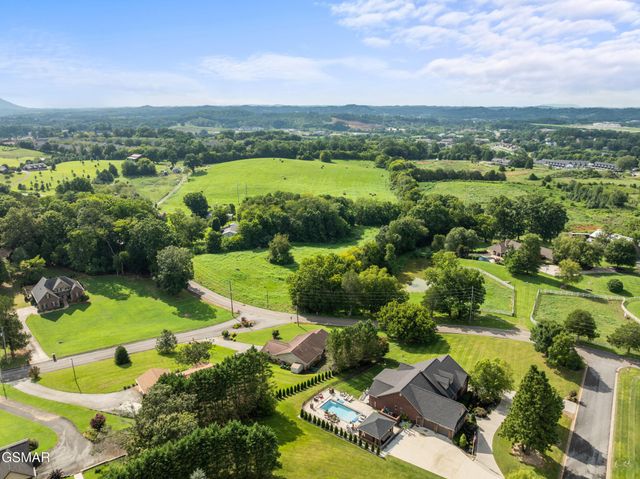 1301 Snappwood Drive, Sevierville, TN 37862