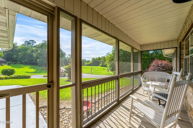 1301 Snappwood Drive, Sevierville, TN 37862