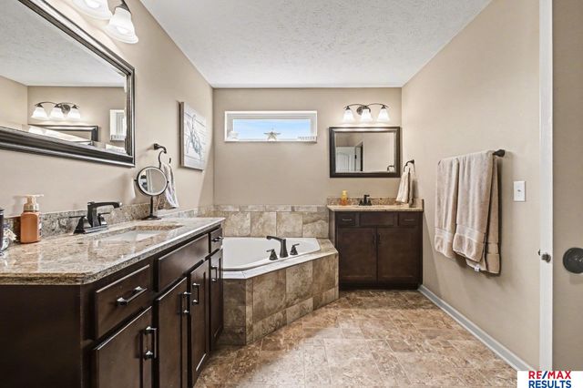 6418 N 163rd Street, Omaha, NE 68116