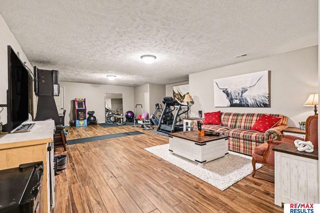 6418 N 163rd Street, Omaha, NE 68116