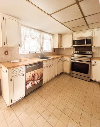 441 SW 6th Avenue, Boynton Beach, FL 33435