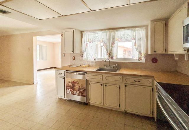 441 SW 6th Avenue, Boynton Beach, FL 33435