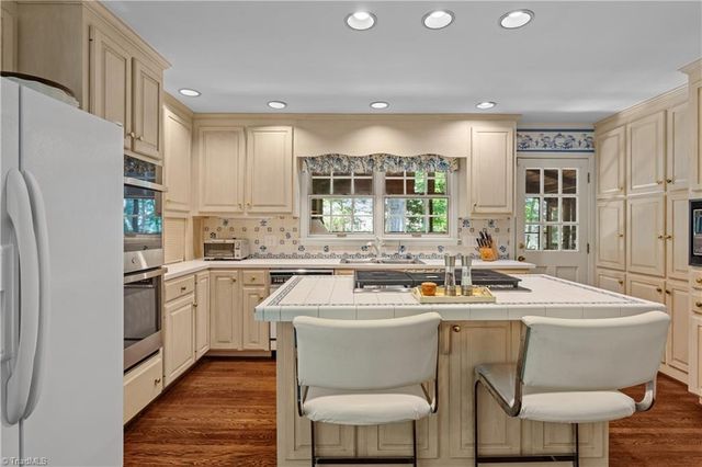 2922 Round Hill Road, Greensboro, NC 27408