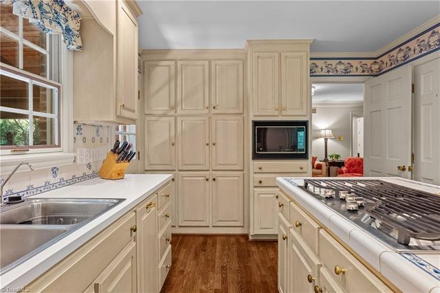 2922 Round Hill Road, Greensboro, NC 27408