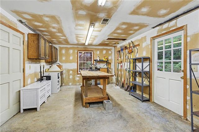 2922 Round Hill Road, Greensboro, NC 27408