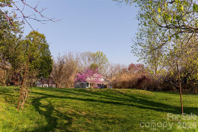 11 Westwood Place, Asheville, NC 28806