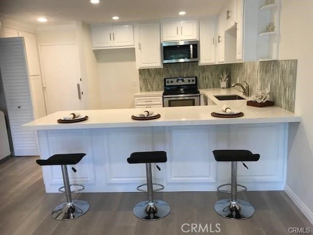 100 Scholz Plaza PH1, Newport Beach, CA 92663