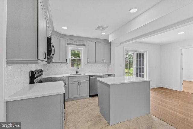 290 OXFORD VALLEY RD, Yardley, PA 19067