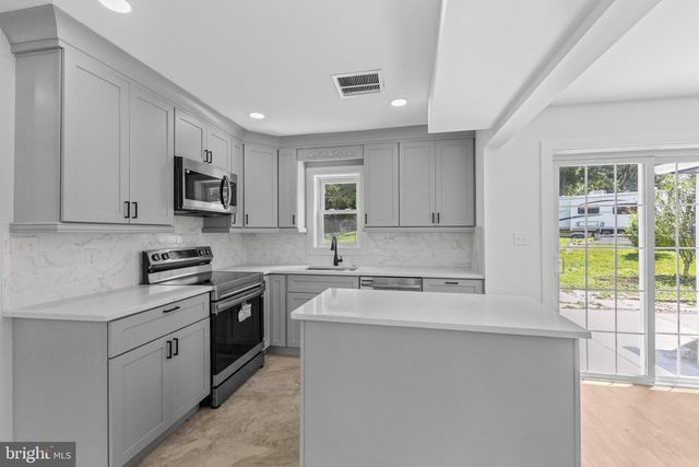 290 OXFORD VALLEY RD, Yardley, PA 19067