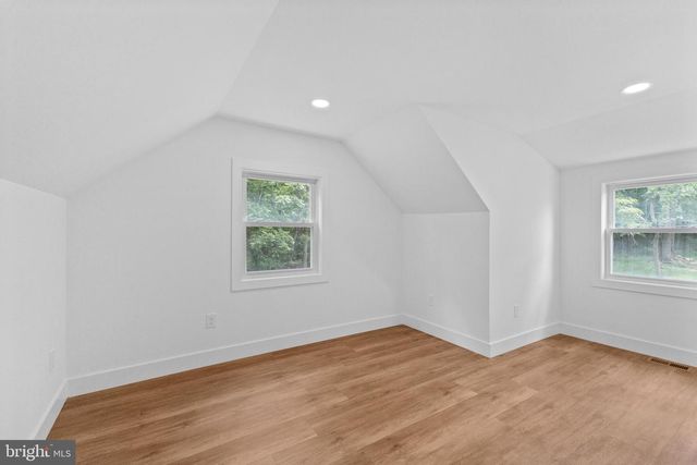 290 OXFORD VALLEY RD, Yardley, PA 19067