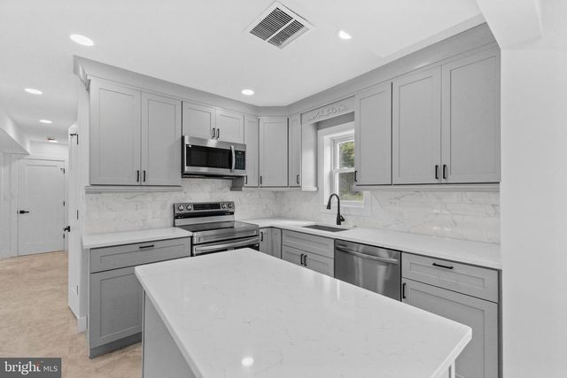 290 OXFORD VALLEY RD, Yardley, PA 19067