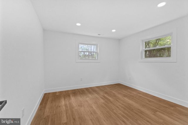 290 OXFORD VALLEY RD, Yardley, PA 19067