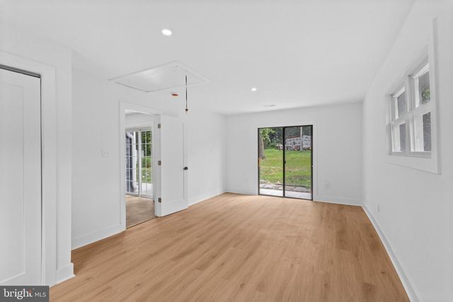290 OXFORD VALLEY RD, Yardley, PA 19067