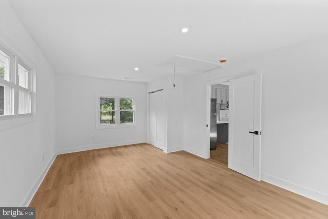 290 OXFORD VALLEY RD, Yardley, PA 19067