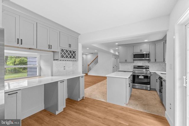 290 OXFORD VALLEY RD, Yardley, PA 19067