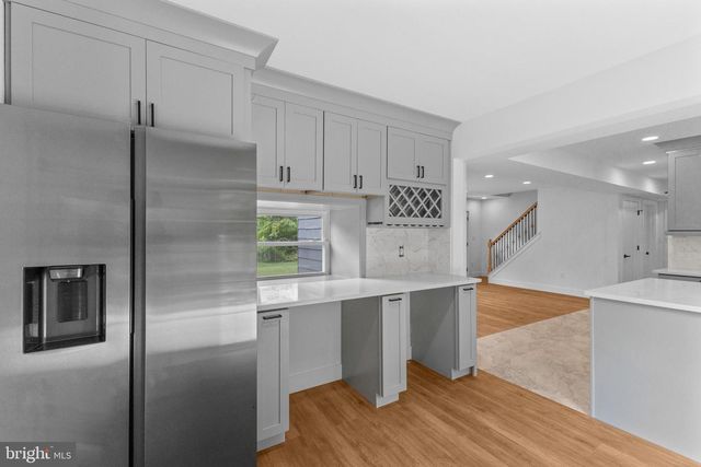 290 OXFORD VALLEY RD, Yardley, PA 19067