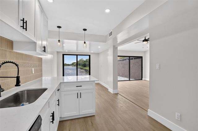9575 NW 38th Pl, Sunrise, FL 33351