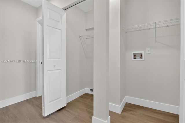 9575 NW 38th Pl, Sunrise, FL 33351