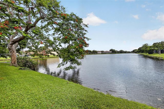 9575 NW 38th Pl, Sunrise, FL 33351